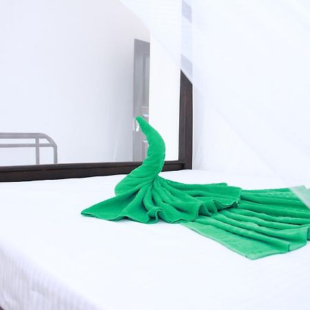 Mirissa White Plaza Hotel Bagian luar foto