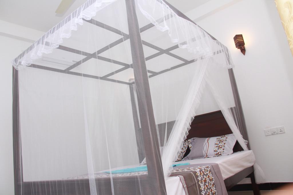 Mirissa White Plaza Hotel Bagian luar foto