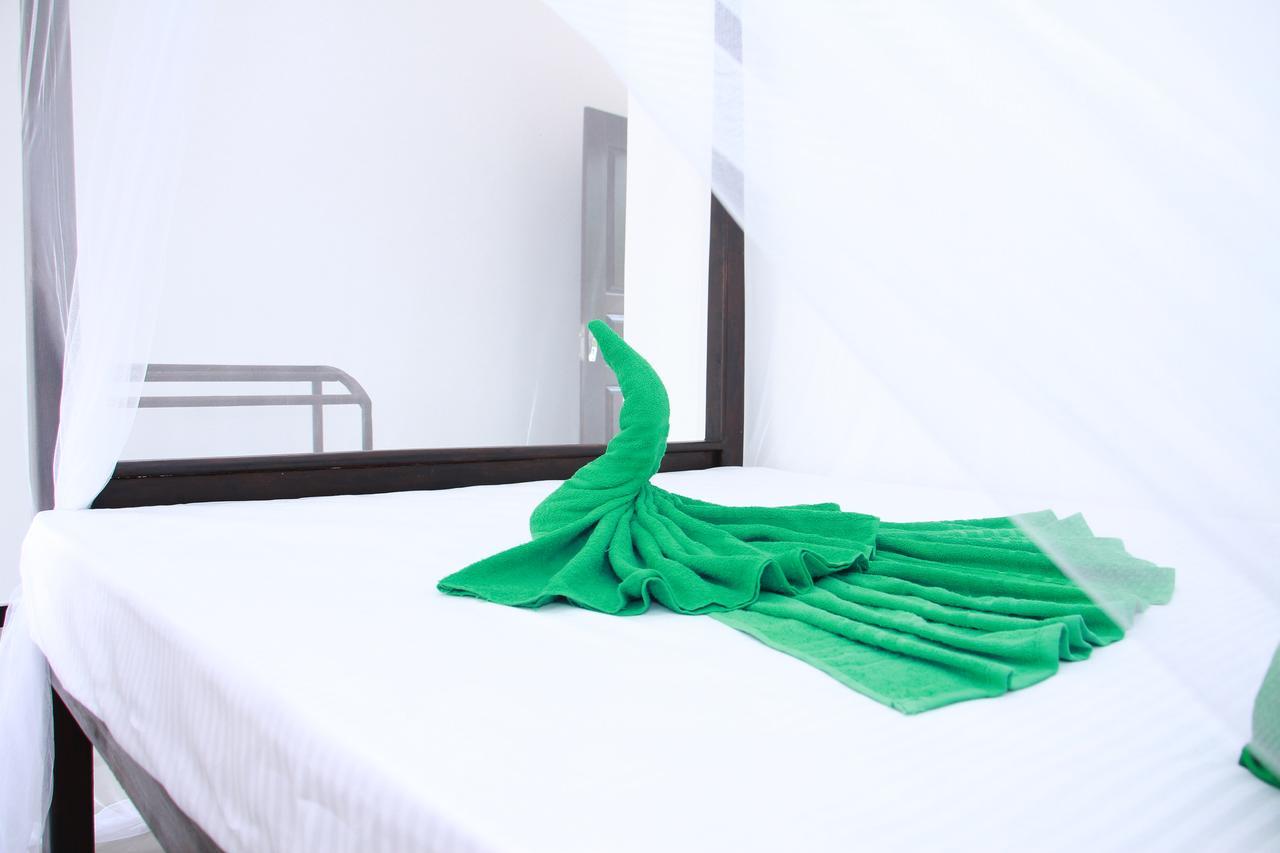 Mirissa White Plaza Hotel Bagian luar foto