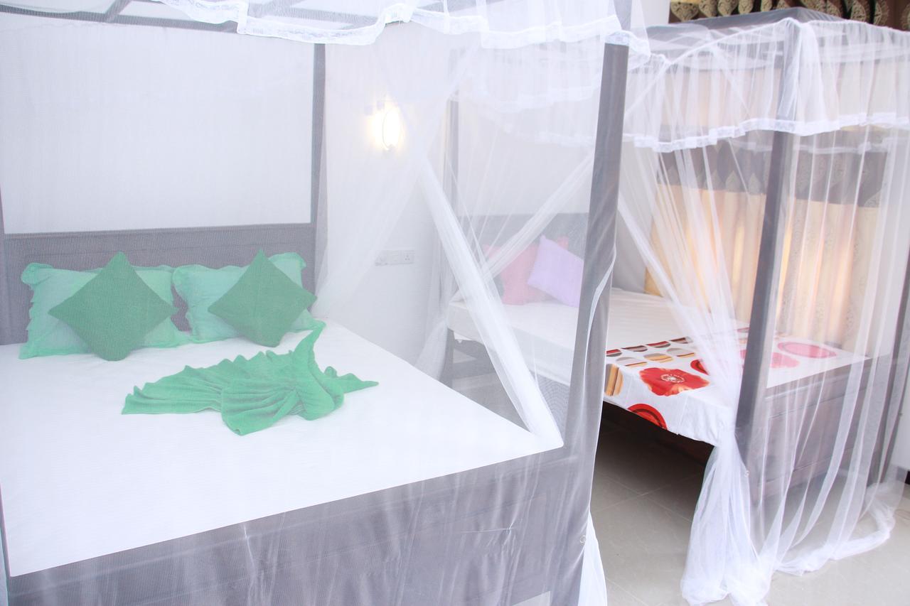 Mirissa White Plaza Hotel Bagian luar foto