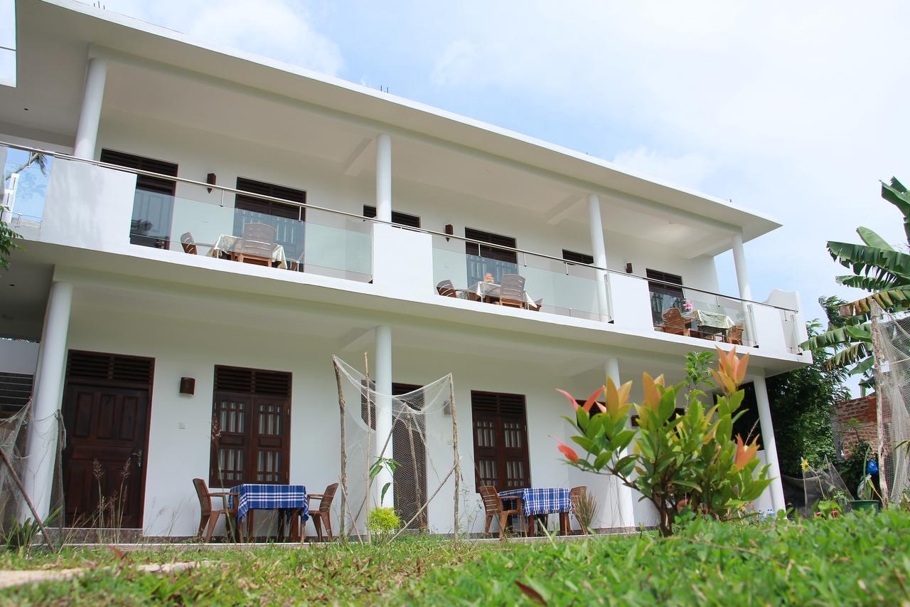 Mirissa White Plaza Hotel Bagian luar foto