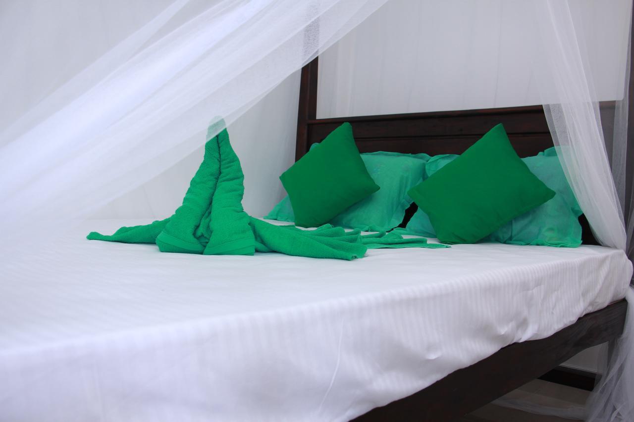 Mirissa White Plaza Hotel Bagian luar foto