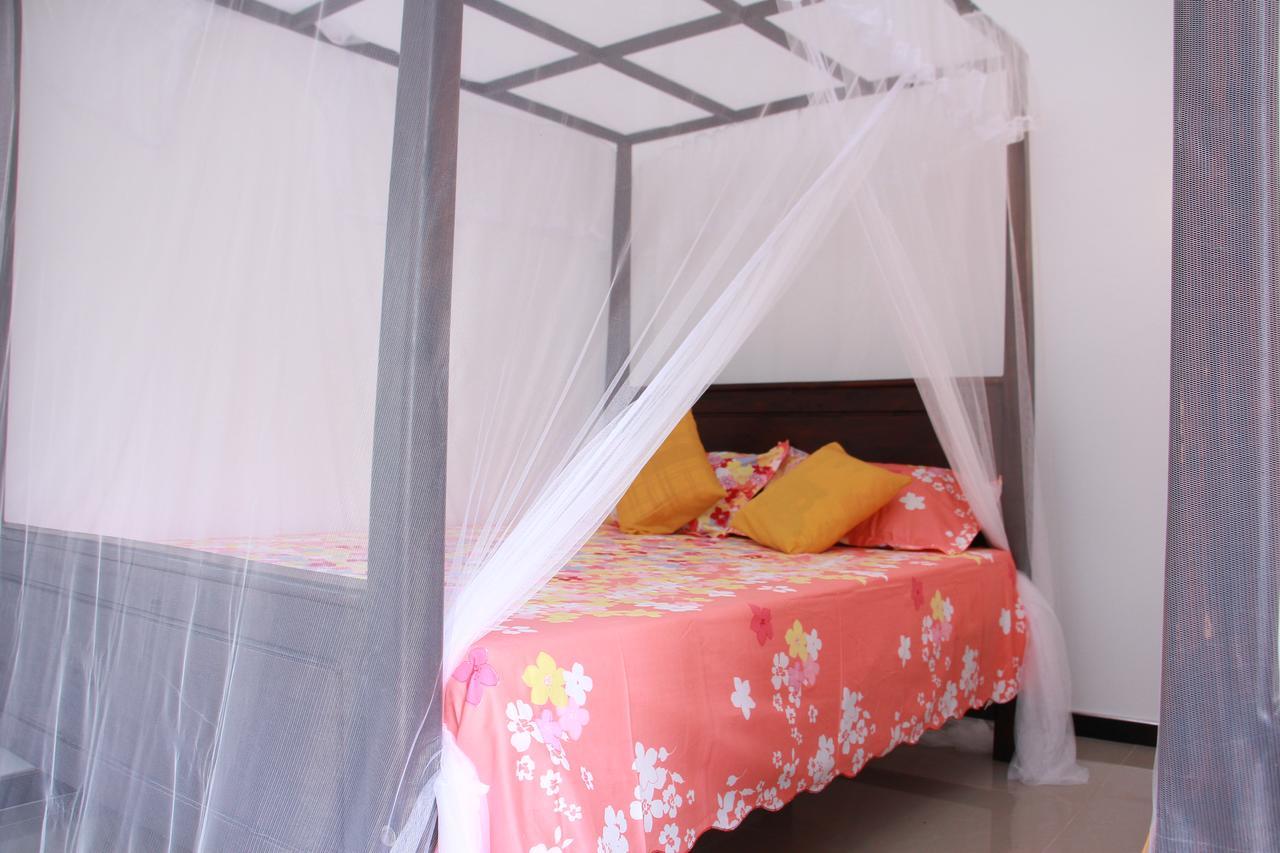 Mirissa White Plaza Hotel Bagian luar foto