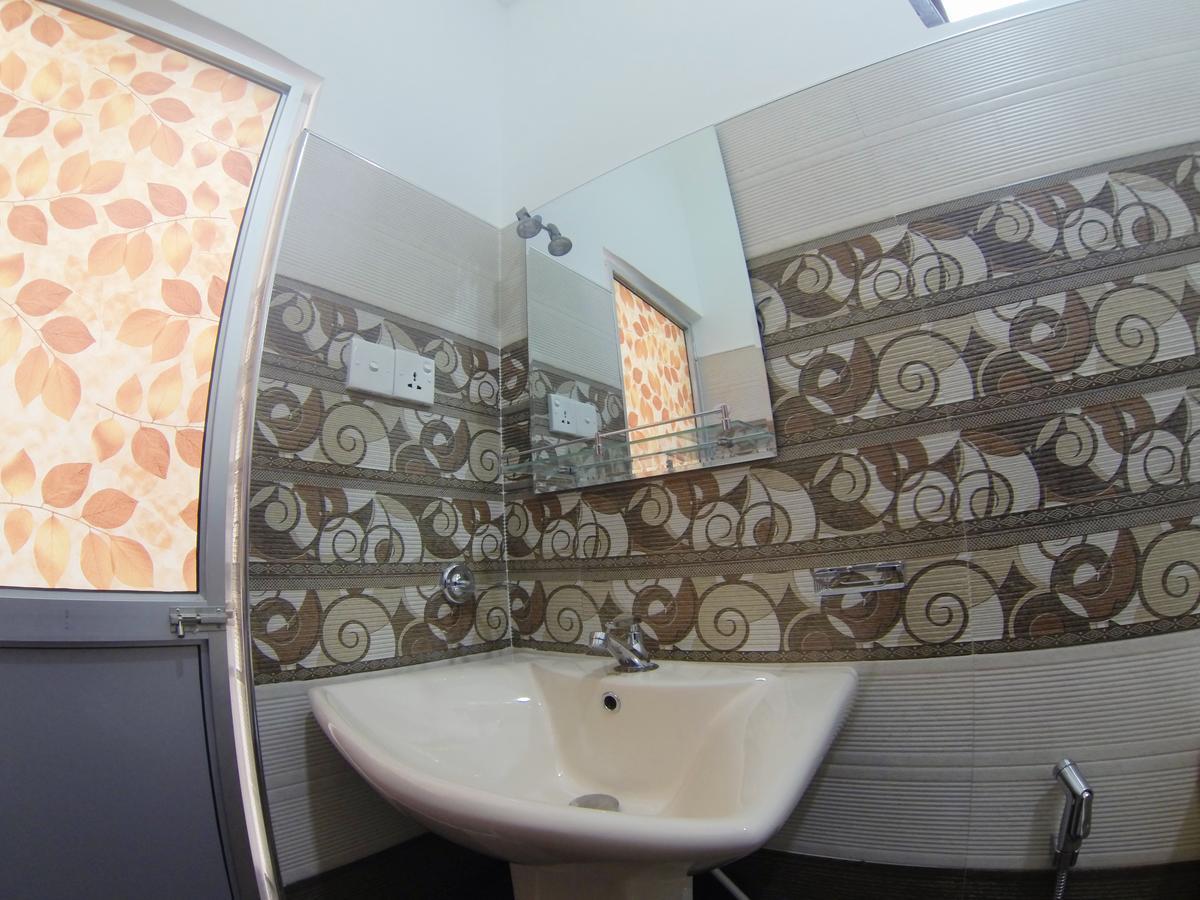 Mirissa White Plaza Hotel Bagian luar foto