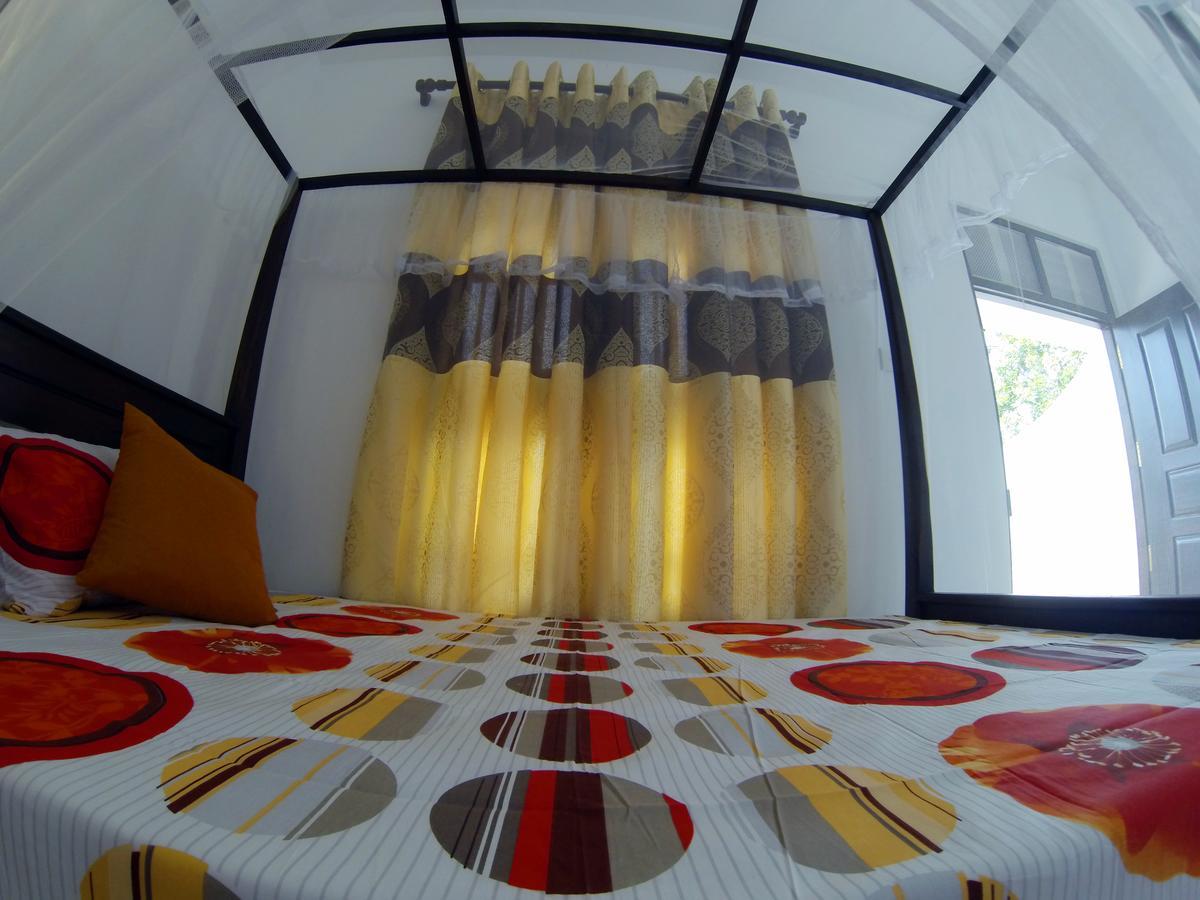 Mirissa White Plaza Hotel Bagian luar foto