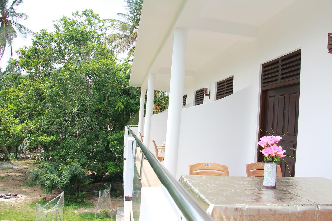 Mirissa White Plaza Hotel Bagian luar foto