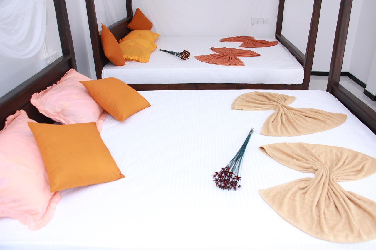 Mirissa White Plaza Hotel Bagian luar foto